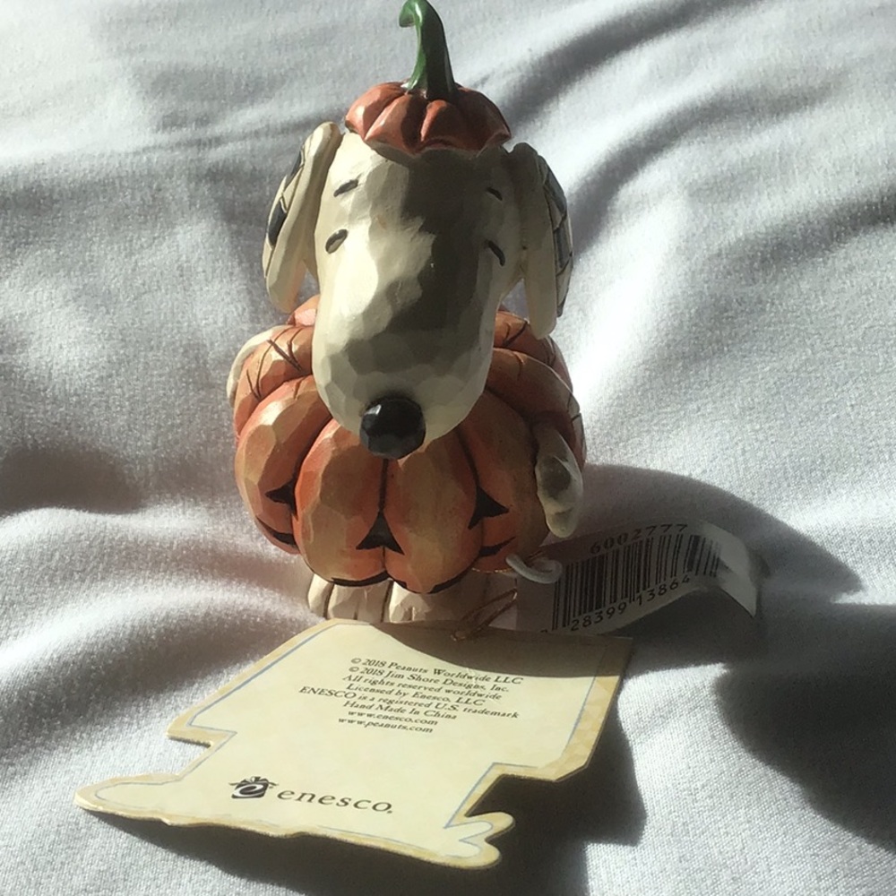 Enesco Design by Jim Shore.Pumpkin Snoopy Figurine 6002777. New box.